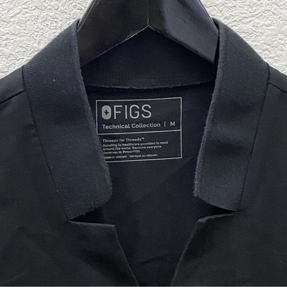 FIGS W20SW1032 Black Inala Slim Scrub Top Size M - Picture 11 of 15